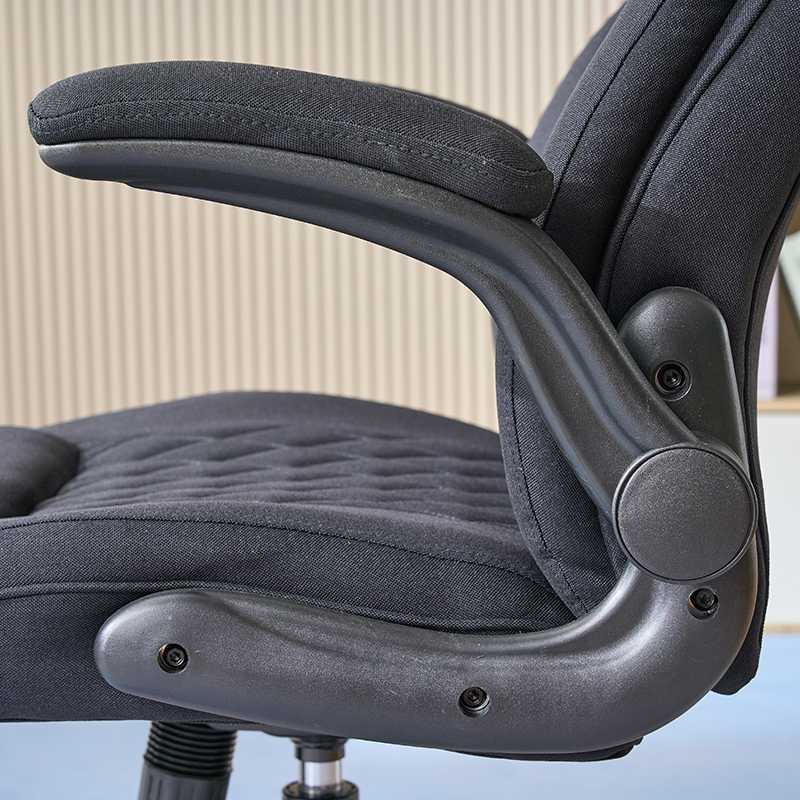 带可翻转扶手的人体工学电脑桌椅 带可翻转扶手的人体工学电脑桌椅