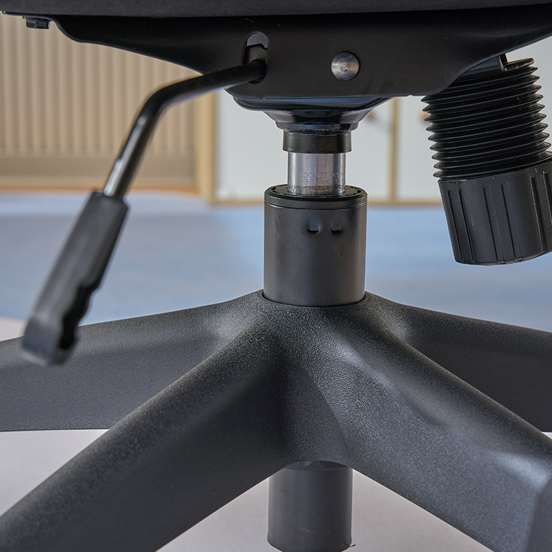 中背办公椅，可调节PU椅